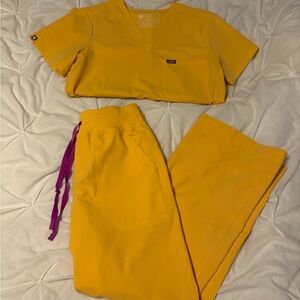 Figs Women's Dandelion Scrub Top & Isabel Hi-Rise Pants with Purple Drawstring